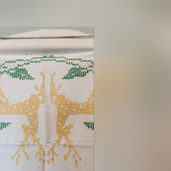Vintage Dresser Scarf Buffet Runner Embroidered Cross Stitch Reindeer Deer 15x36 - Picture 3 of 4